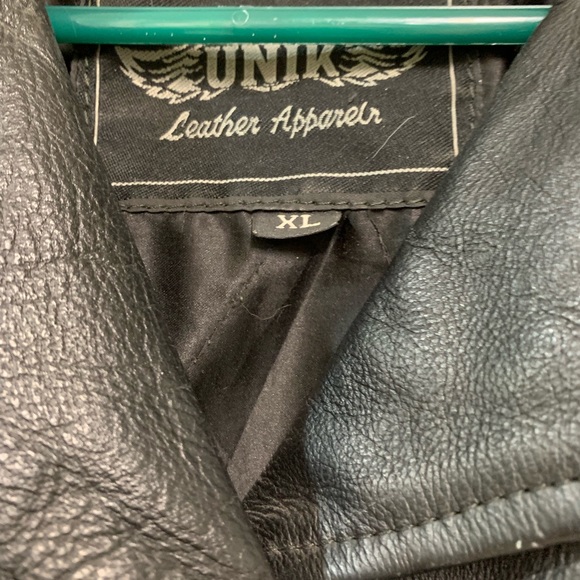 Ladies short leather coat! - Picture 5 of 5